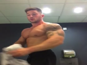 Bodybuilders Flexing 119