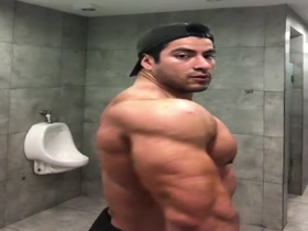 Bodybuilders Flexing 120