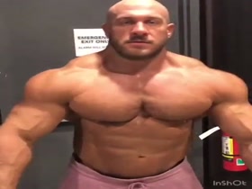 Bodybuilders Flexing 121