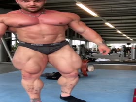 Bodybuilders Flexing 126