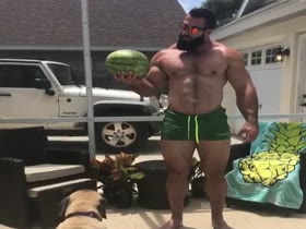 Bodybuilders Flexing 128