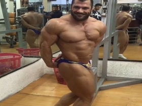 Bodybuilders Flexing 130
