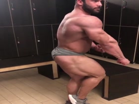 Bodybuilders Flexing 133