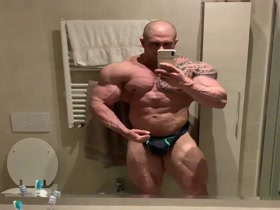 Bodybuilders Flexing 134