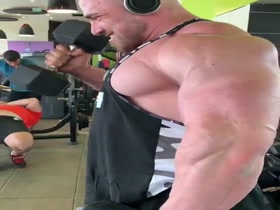 Bodybuilders Flexing 135