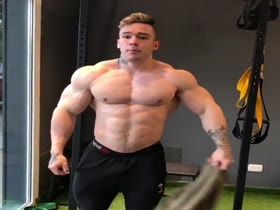 Bodybuilders Flexing 137