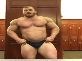 Bodybuilders Flexing 138