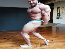 Bodybuilders Flexing 142