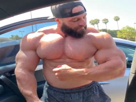 Bodybuilders Flexing 146