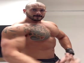 Bodybuilders Flexing 157