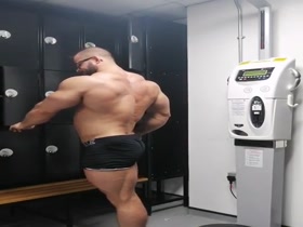 Bodybuilders Flexing 165