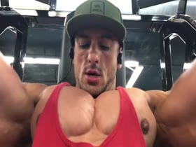HOT PECS & NIPPLES !