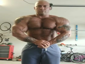 MUSCLE WORSHIP !