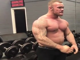 Bodybuilders Flexing 168