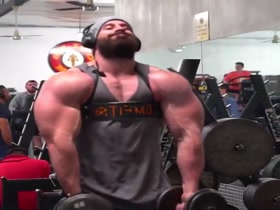 Bodybuilders Flexing 172