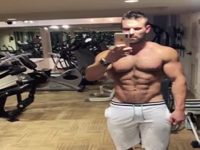 Bodybuilders Flexing 175