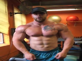 Bodybuilders Flexing 179