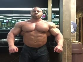 Bodybuilders Flexing 180