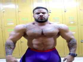 Bodybuilders Flexing 183