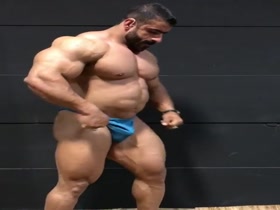 Bodybuilders Flexing 185