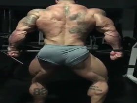 Bodybuilders Flexing 186