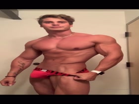 Daniel Peyer bulge posing