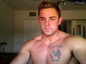 MUSCLE HUNK !