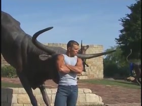 Leo Jauregui 01 outside bull