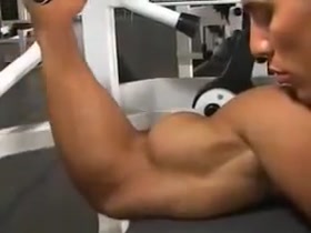 Leo Jauregui doing biceps curls