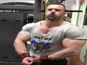 monster muscle at gym 3