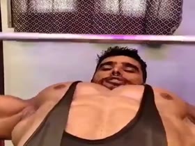 HOT PECS & NIPPLES !