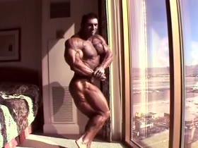HOT BODYBUILDER !