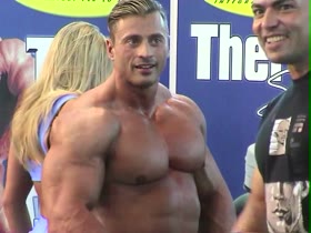 HOT PECS !