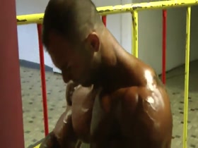 Unknown Bodybuilder, Backstage Pumping