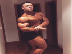 Stunning Muscle Hunk