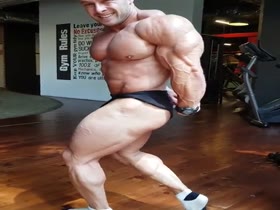 Radoslav - pumped and posing
