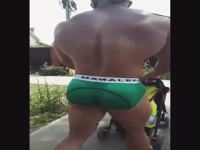 BIG MUSCLE BUTT !