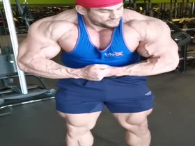 huge Flexing