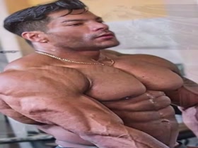 Jorge Luis Guerrero - Flexing and Posing