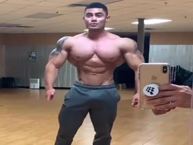 His Waist to Shoulder ratio is insane!