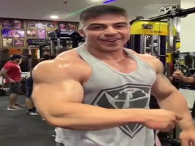 Friends Biceps
