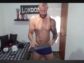 Muscle skinhead