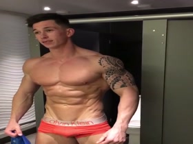 Wow!  He's a Total Phwoar!