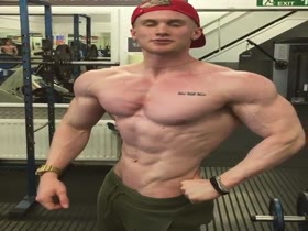 Zac Aynsley - Shredded in the Gym