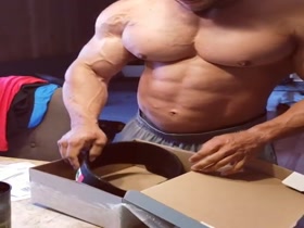 HOT PECS !