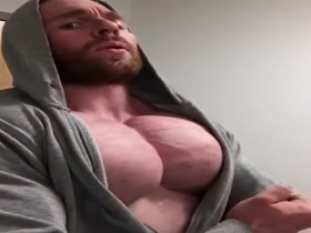 HOT PECS & NIPPLES !