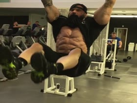 Miha Zuhan makes his abs burn