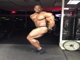 Muscle Hunk Manuel Romero Finishes His Posing Practice