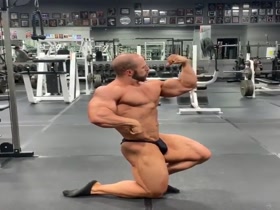 John Jewett - Master of Posing