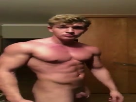 Muscle Twinks shows off